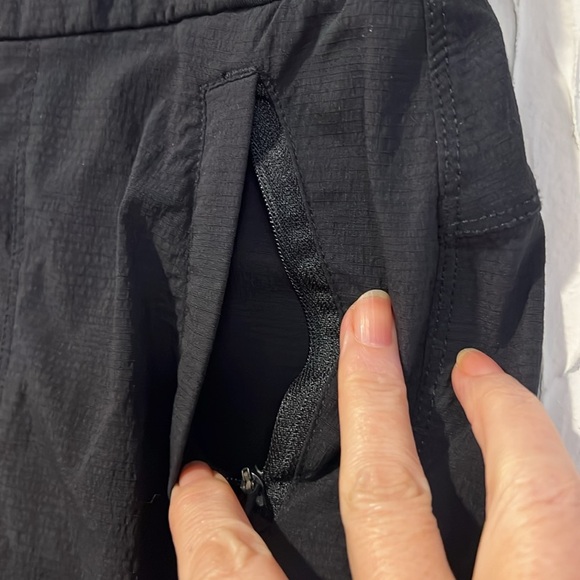 Athleta Trekkie North Mid Rise Black Bermuda shorts size 4 - Picture 11 of 14